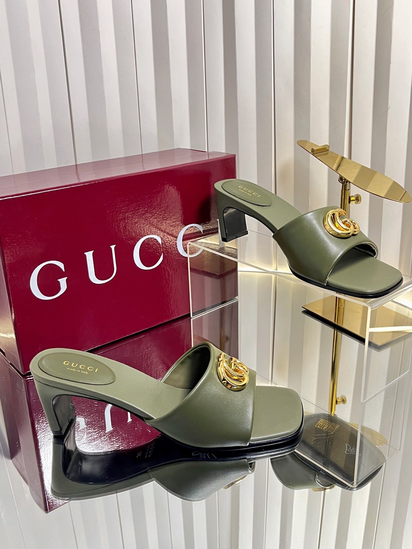 GUCCI 26S HIGH-HEELED SANDALS 45 MM IN MOSS GREEN CALFSKIN