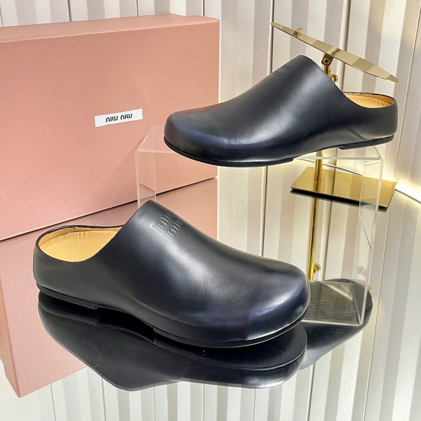 MIUMIU 26S CLOG MULES IN BLACK CALFSKIN