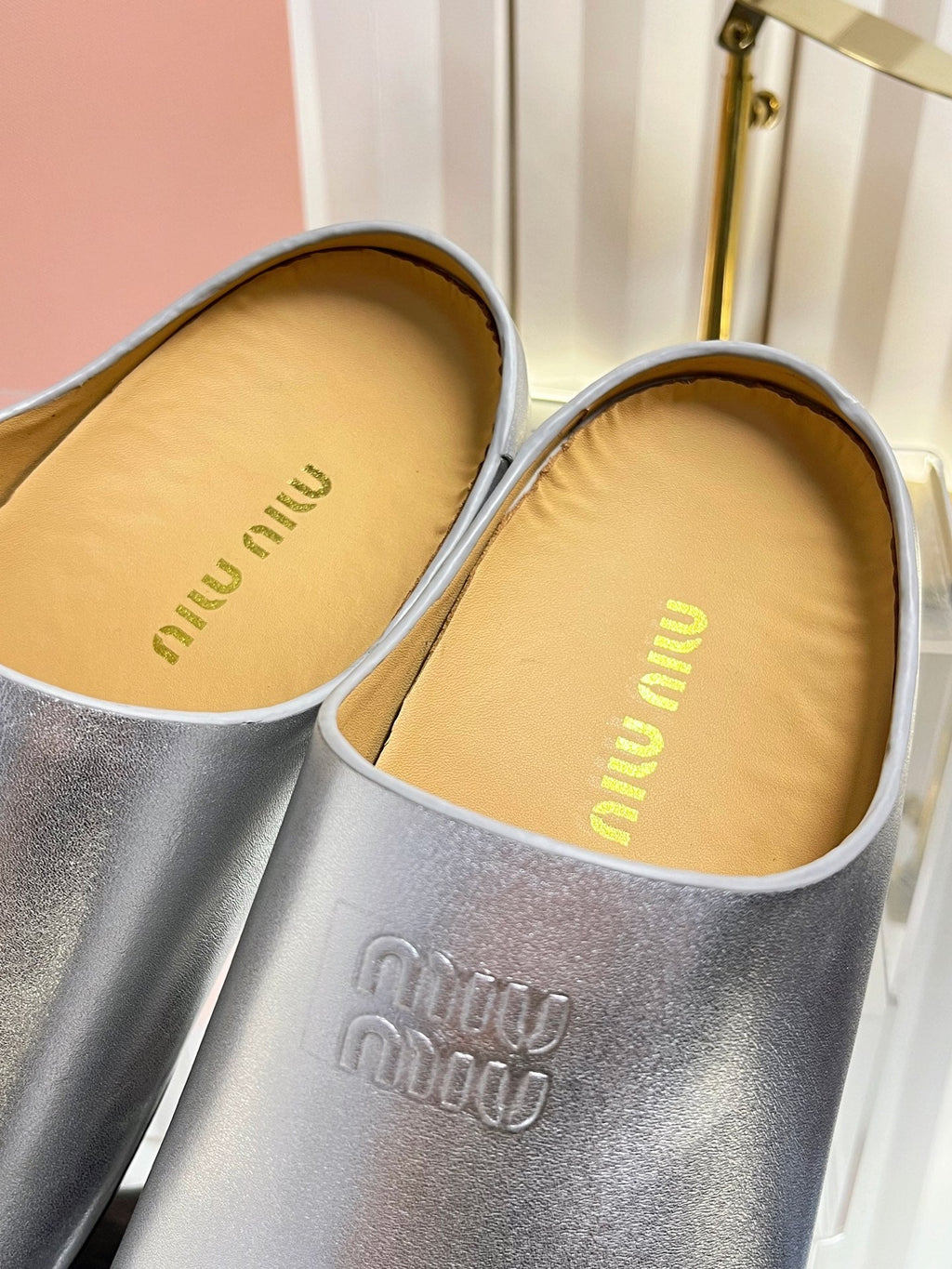 MIUMIU 26S CLOG MULES IN SILVER CALFSKIN