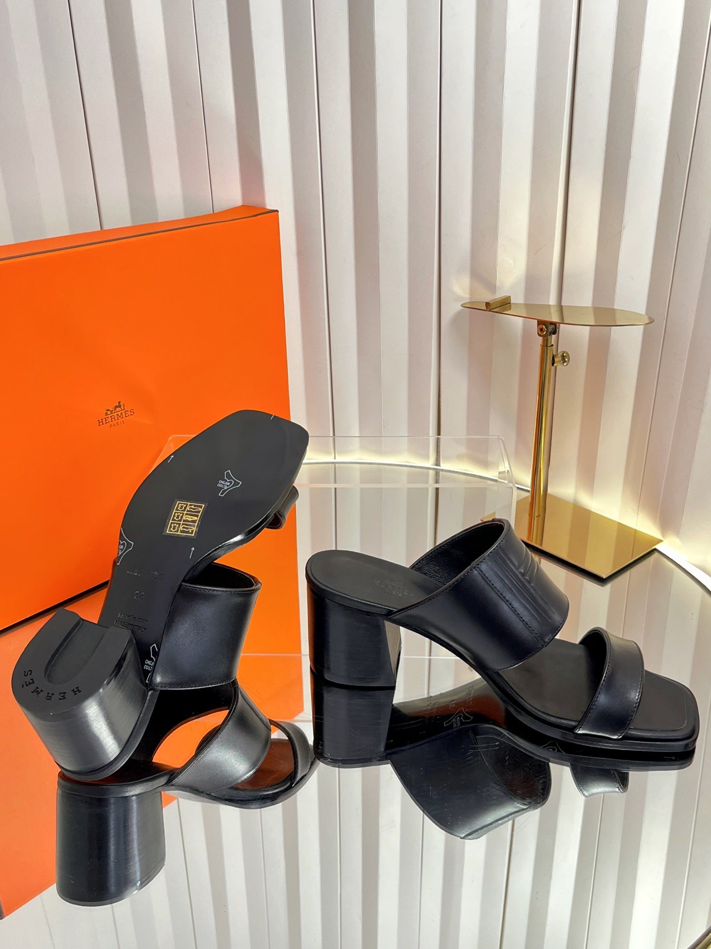 HM 26S MONICA 60 SANDAL IN BLACK CALFSKIN
