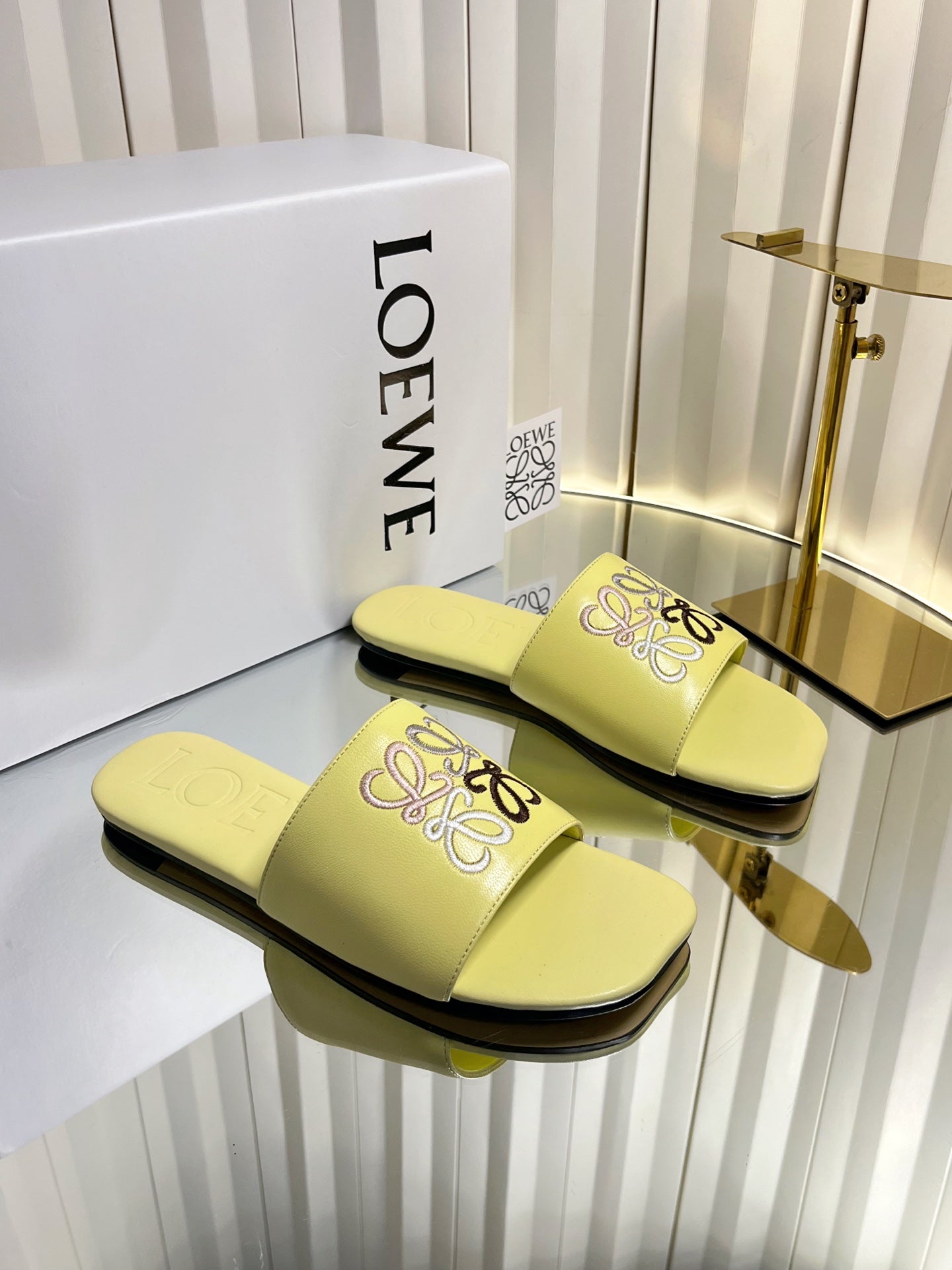 LOEWE 26S LOGO-EMBROIDERED SANDALS IN LIGHT YELLOW CALFSKIN