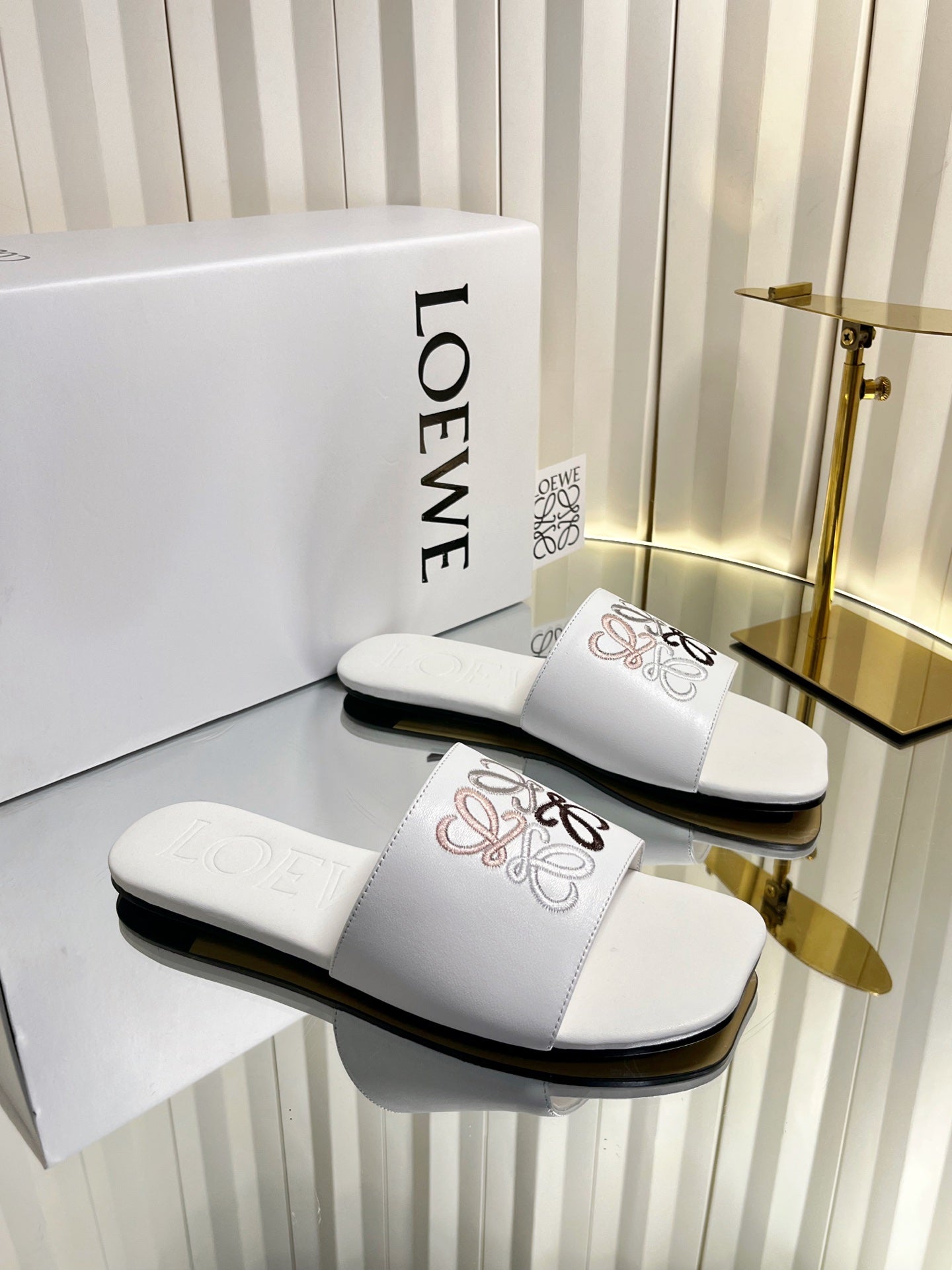 LOEWE 26S LOGO-EMBROIDERED SANDALS IN WHITE CALFSKIN