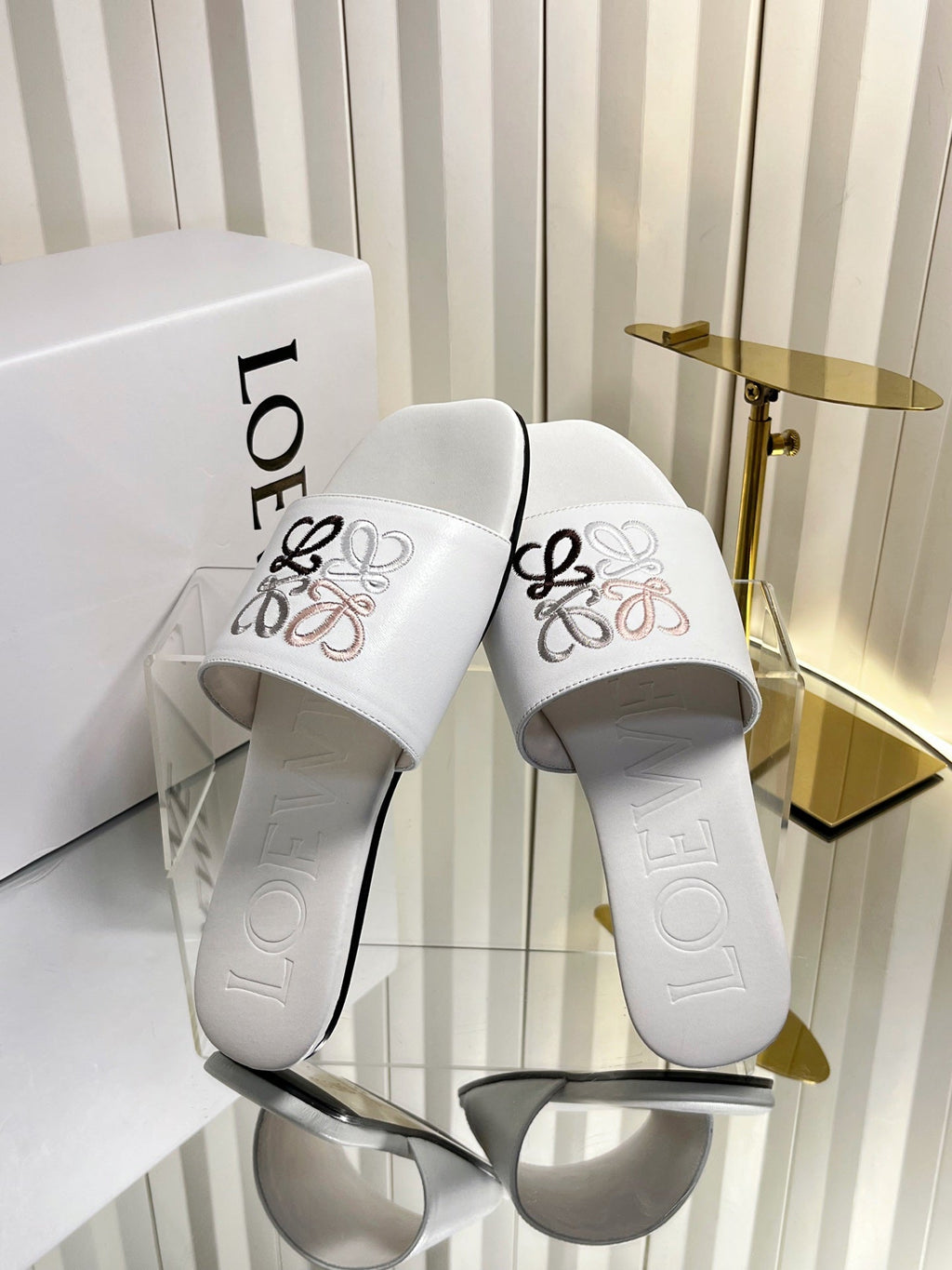 LOEWE 26S LOGO-EMBROIDERED SANDALS IN WHITE CALFSKIN