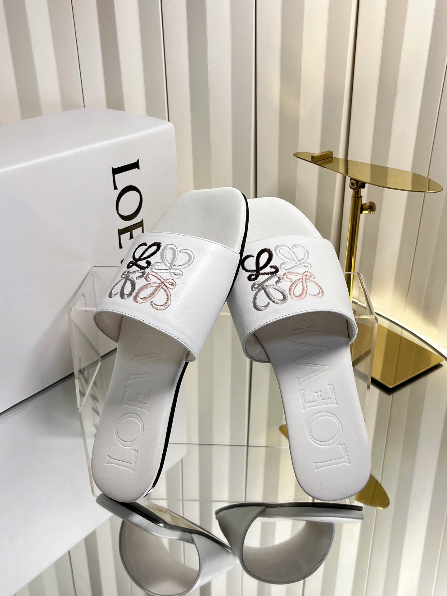 LOEWE 26S LOGO-EMBROIDERED SANDALS IN WHITE CALFSKIN