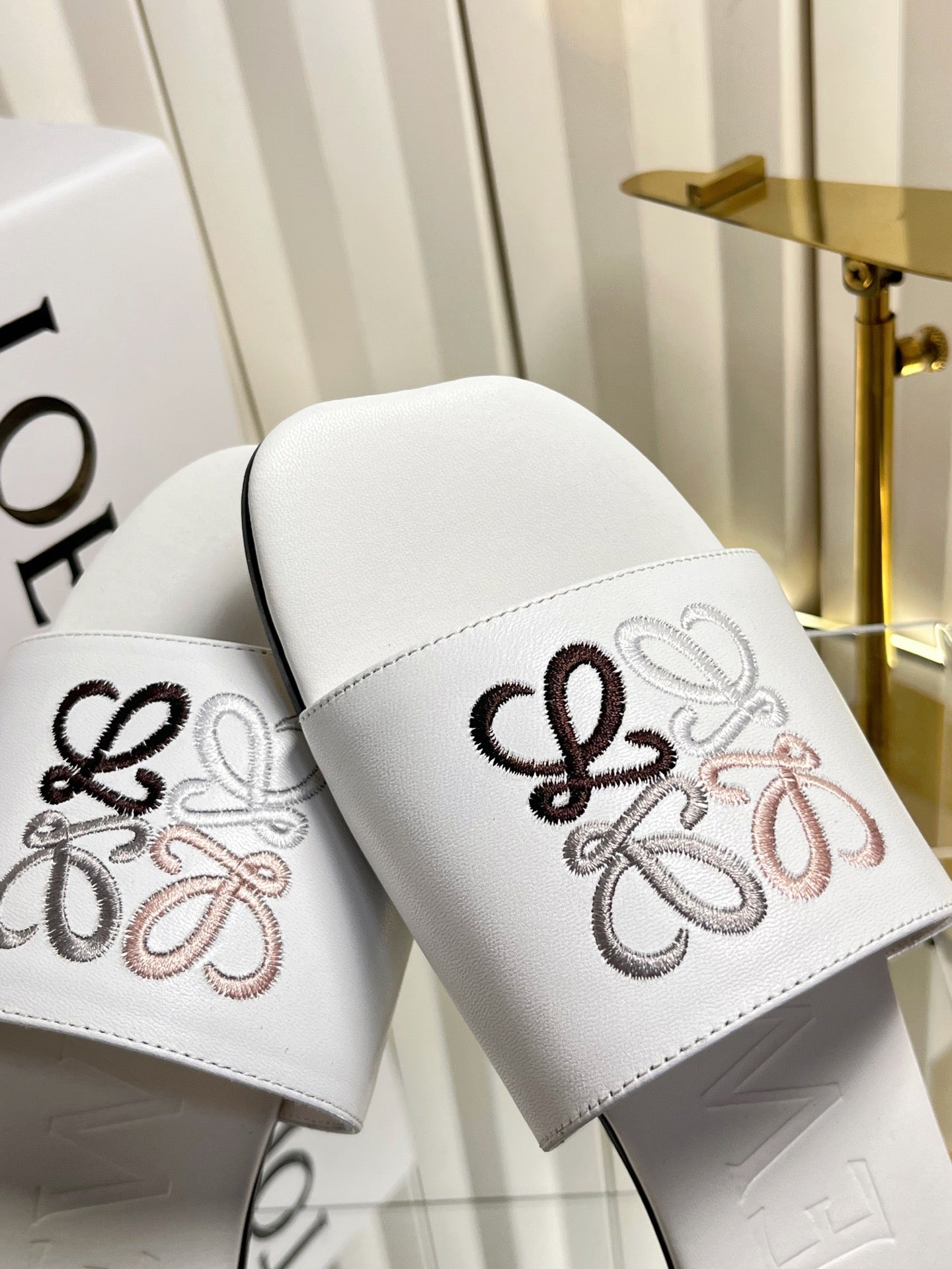 LOEWE 26S LOGO-EMBROIDERED SANDALS IN WHITE CALFSKIN