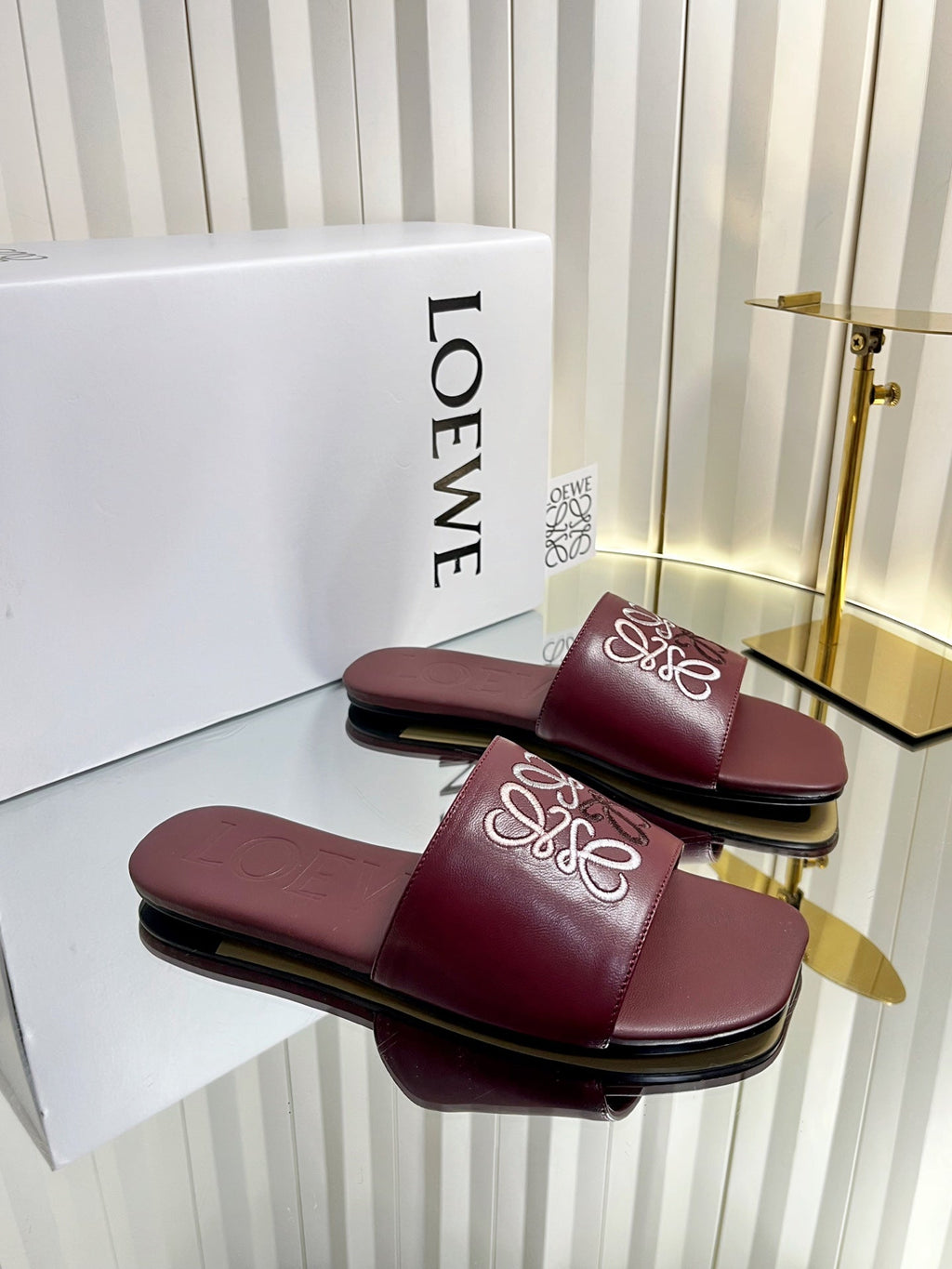 LOEWE 26S LOGO-EMBROIDERED SANDALS IN DARK RED CALFSKIN