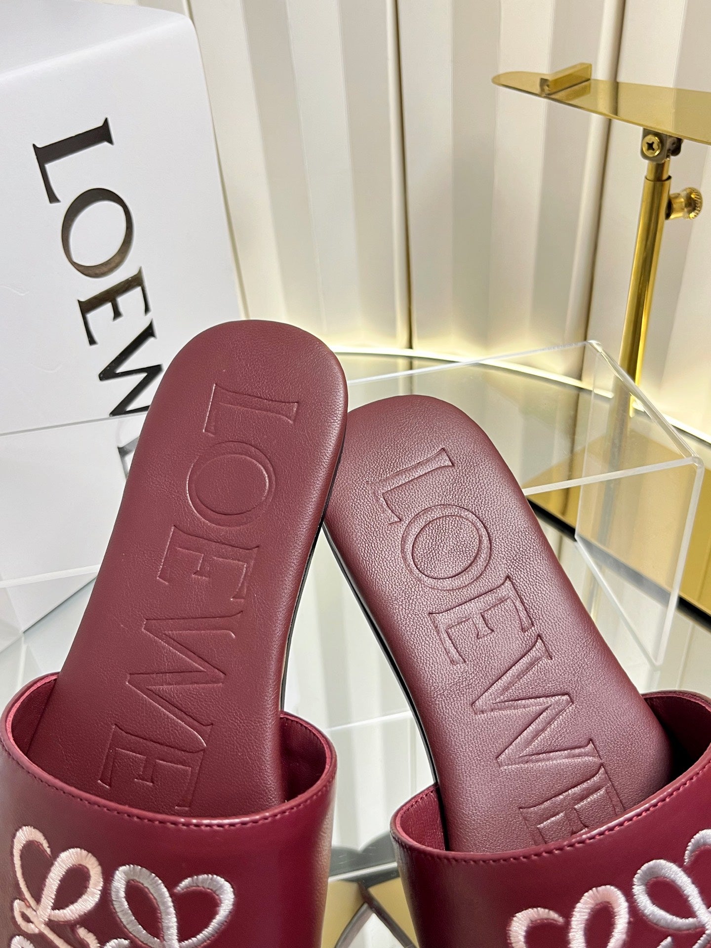 LOEWE 26S LOGO-EMBROIDERED SANDALS IN DARK RED CALFSKIN