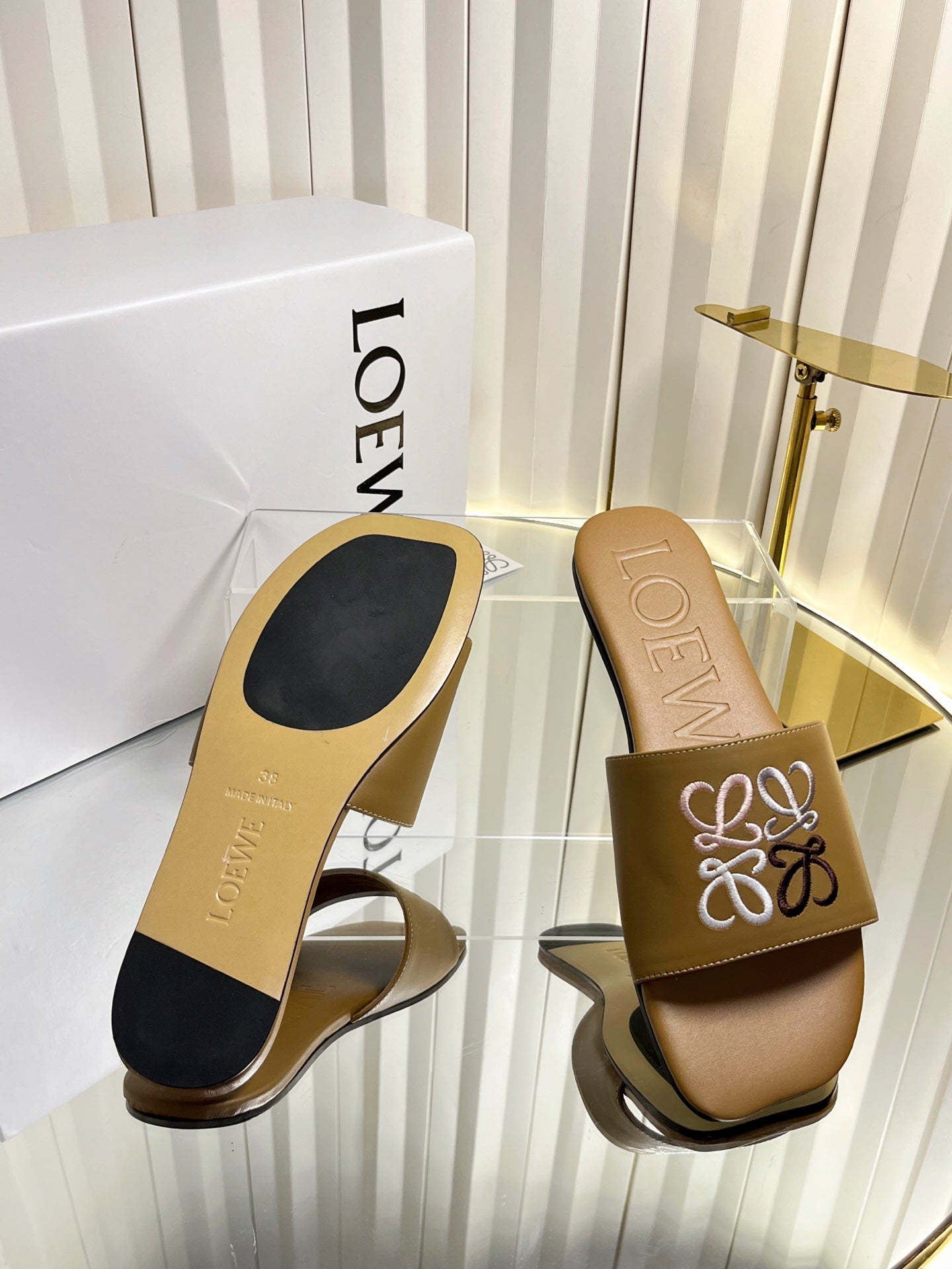 LOEWE 26S LOGO-EMBROIDERED SANDALS IN CAMEL BROWN CALFSKIN