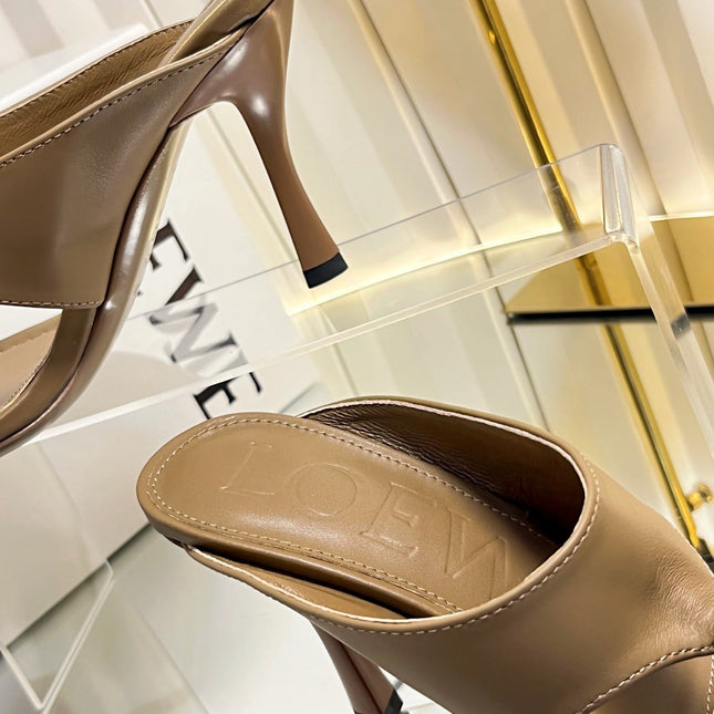 LOEWE 26S HEELED THONG SANDALS 90 MM IN CAMEL BROWN CALFSKIN