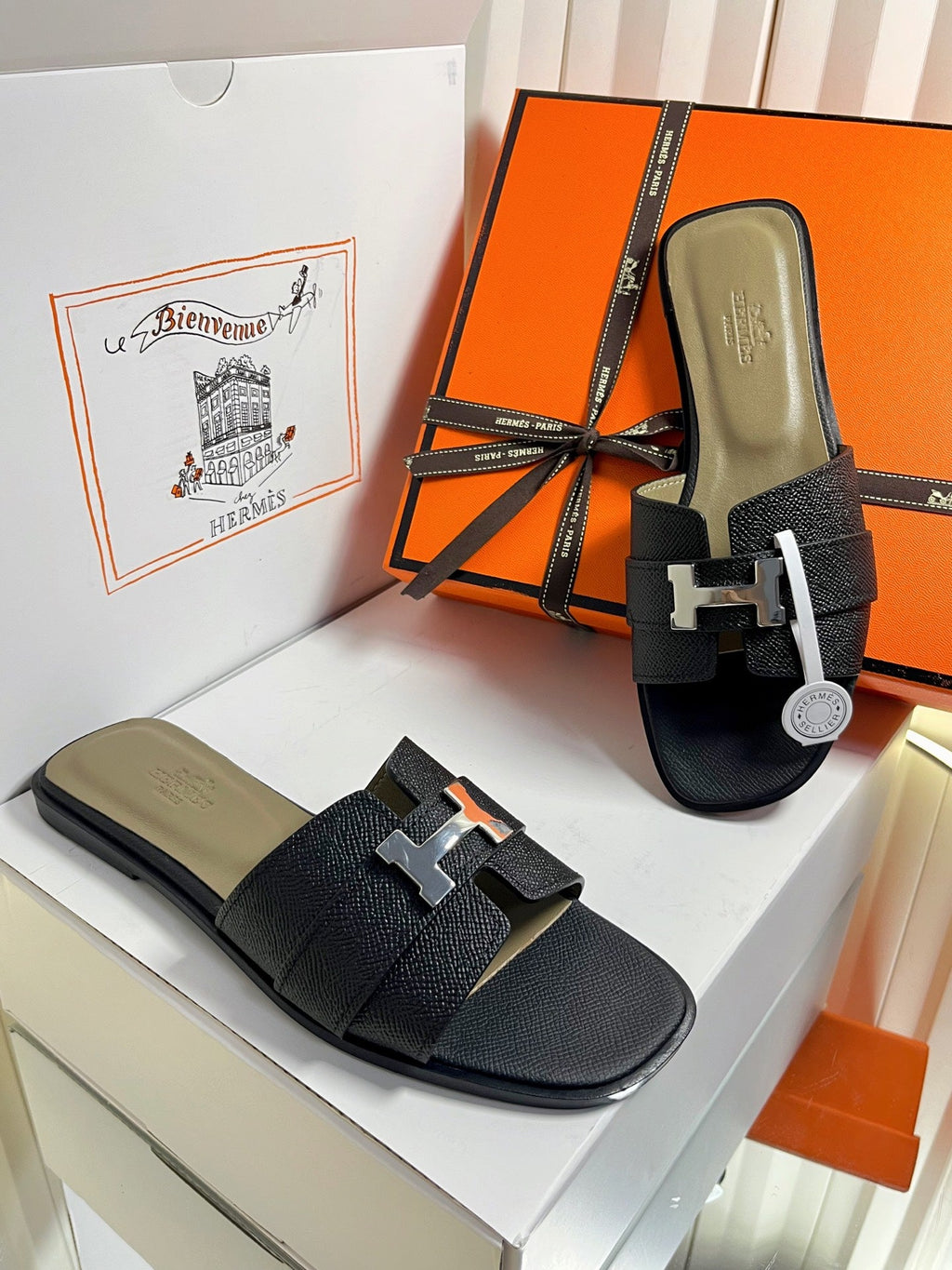 HM 26S ORAN SANDALS IN BLACK EPSOM CALFSKIN SILVER HARDWARE