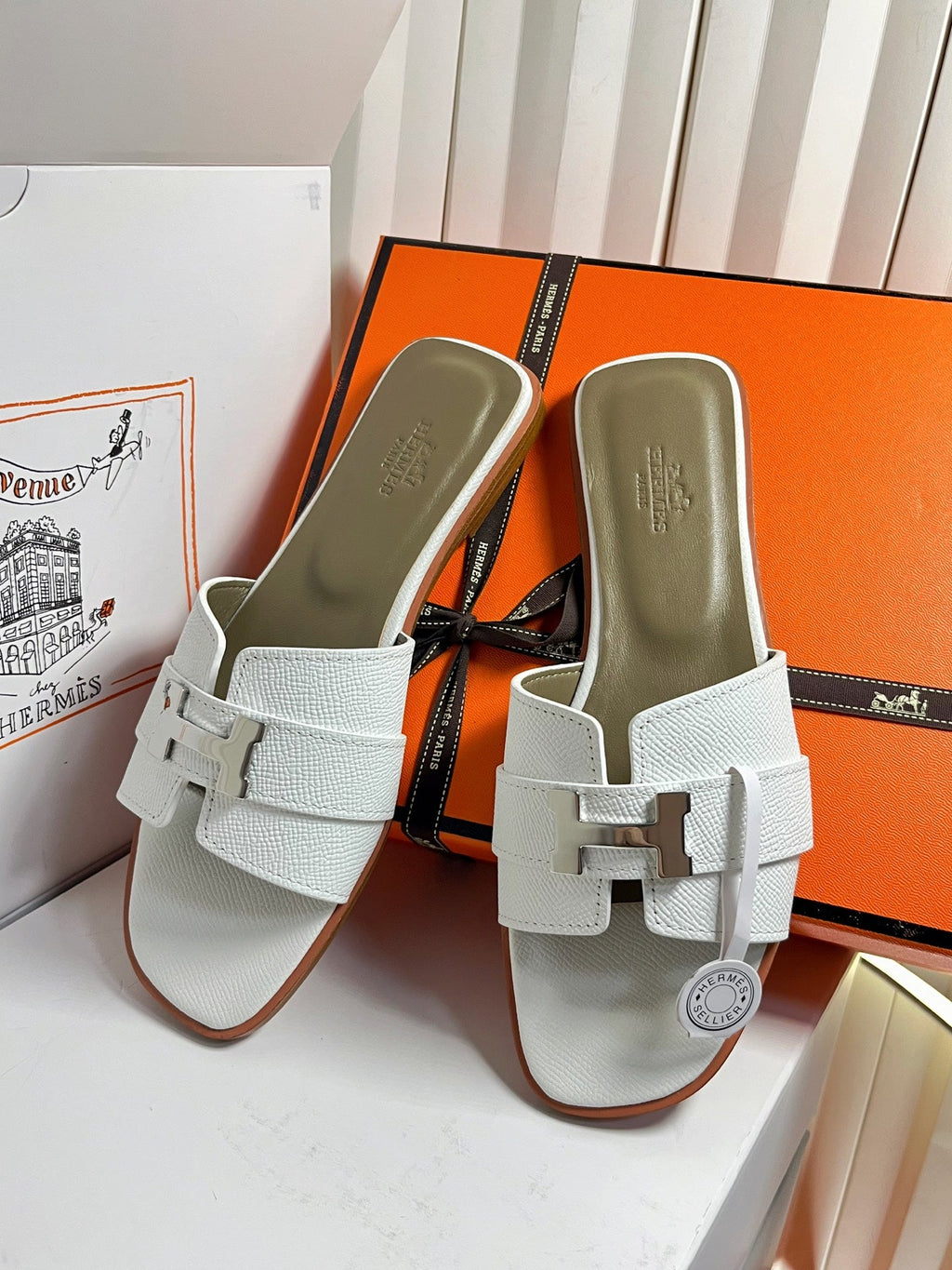 HM 26S ORAN SANDALS IN WHITE EPSOM CALFSKIN SILVER HARDWARE