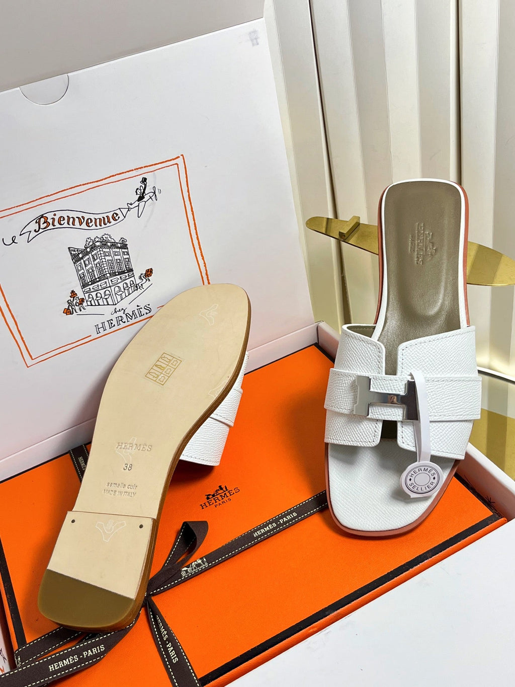 HM 26S ORAN SANDALS IN WHITE EPSOM CALFSKIN SILVER HARDWARE