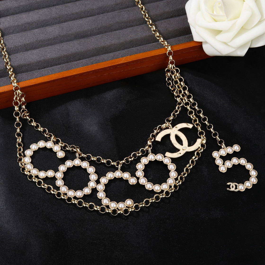 CHANEL 25S CHAIN BELT WITH PEARL 612634
