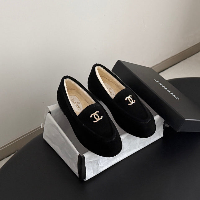 CHANEL 26S LOAFERS IN BLACK SUEDE AND SHEARLING LINING