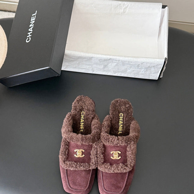 CHANEL 26S MULES IN BURGUNDY SHEARLING AND SUEDE