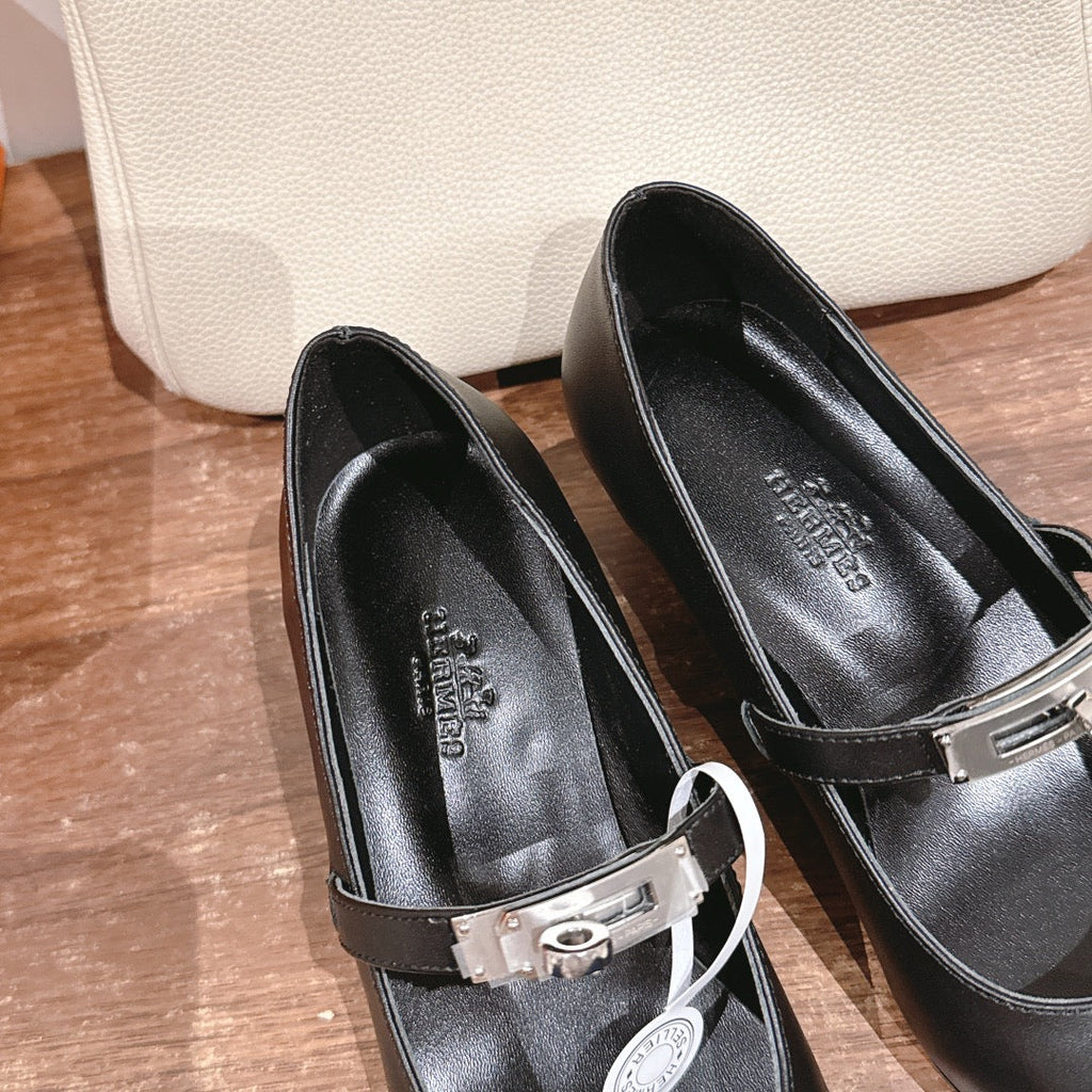 HM KIARA FLAT PUMP IN BLACK CALFSKIN
