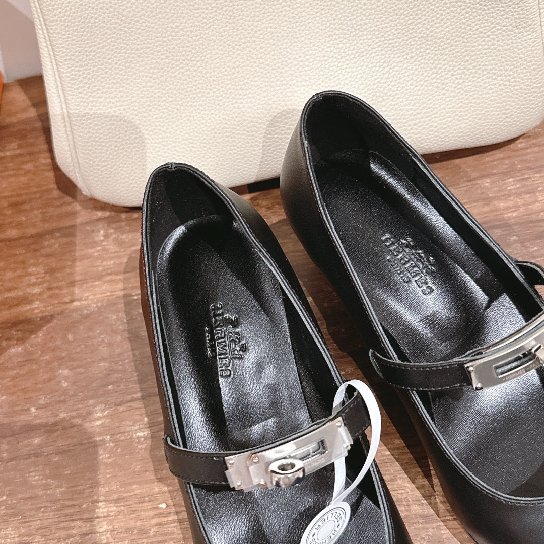HM KIARA FLAT PUMP IN BLACK CALFSKIN