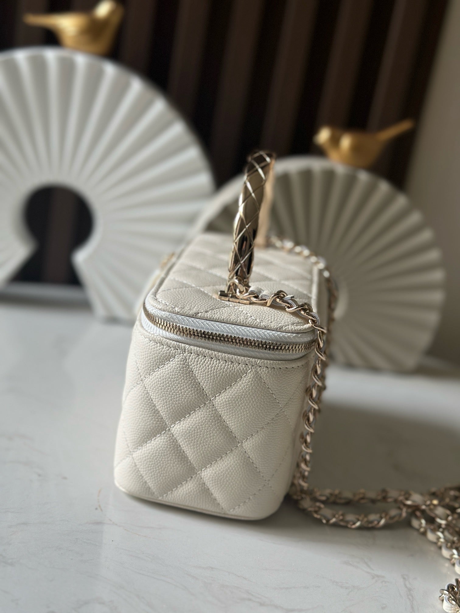 CHANEL 25S COCO CRUSH 17 IN CREAM CALFSKIN GOLD HARDWARE