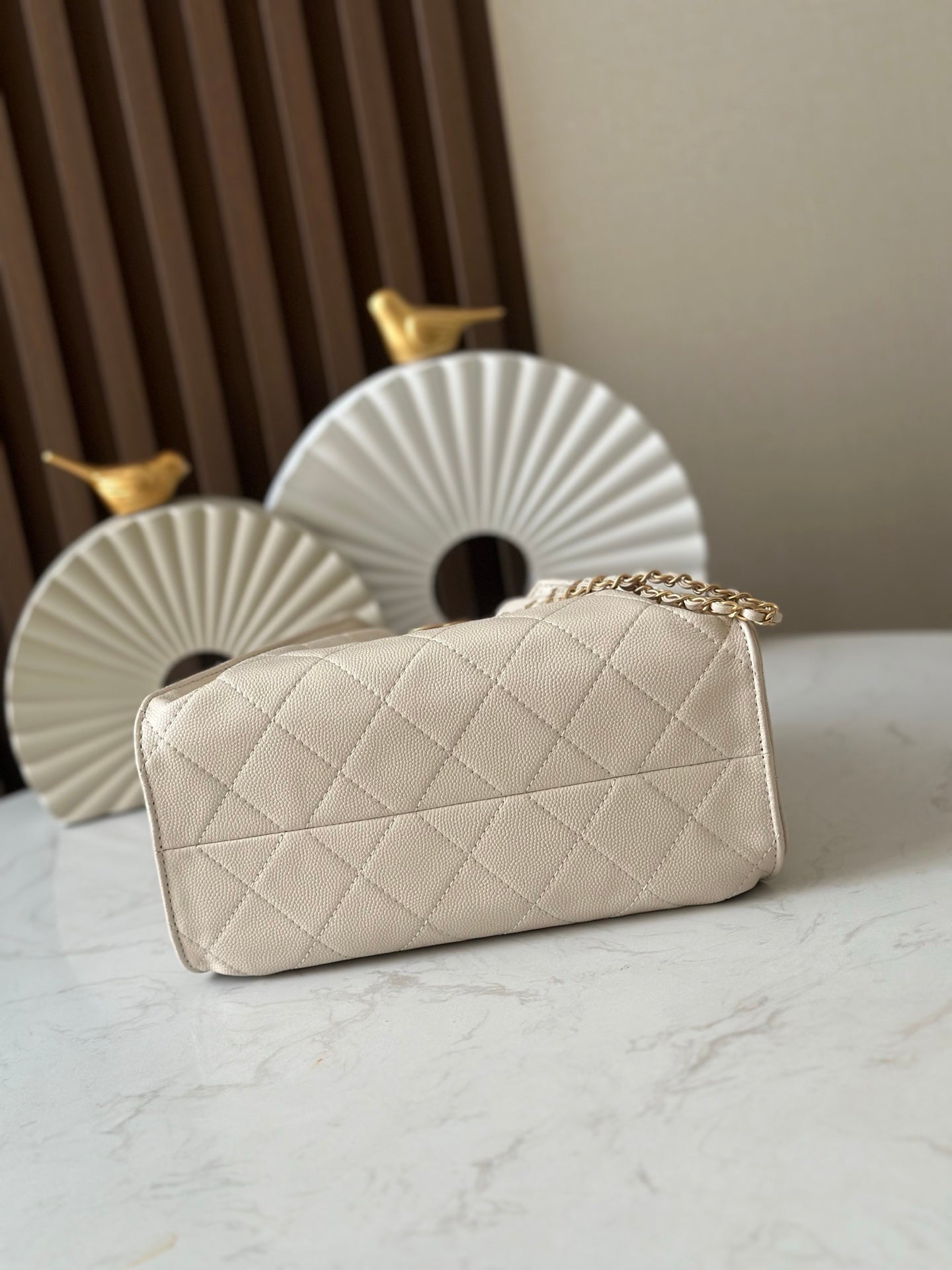 CHANEL 25S HOBO BAG 22 IN CREAM WHITE CALFSKIN GOLD HARDWARE