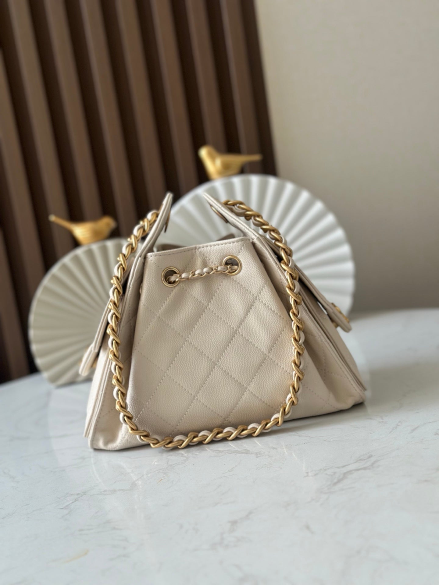 CHANEL 25S HOBO BAG 22 IN CREAM WHITE CALFSKIN GOLD HARDWARE