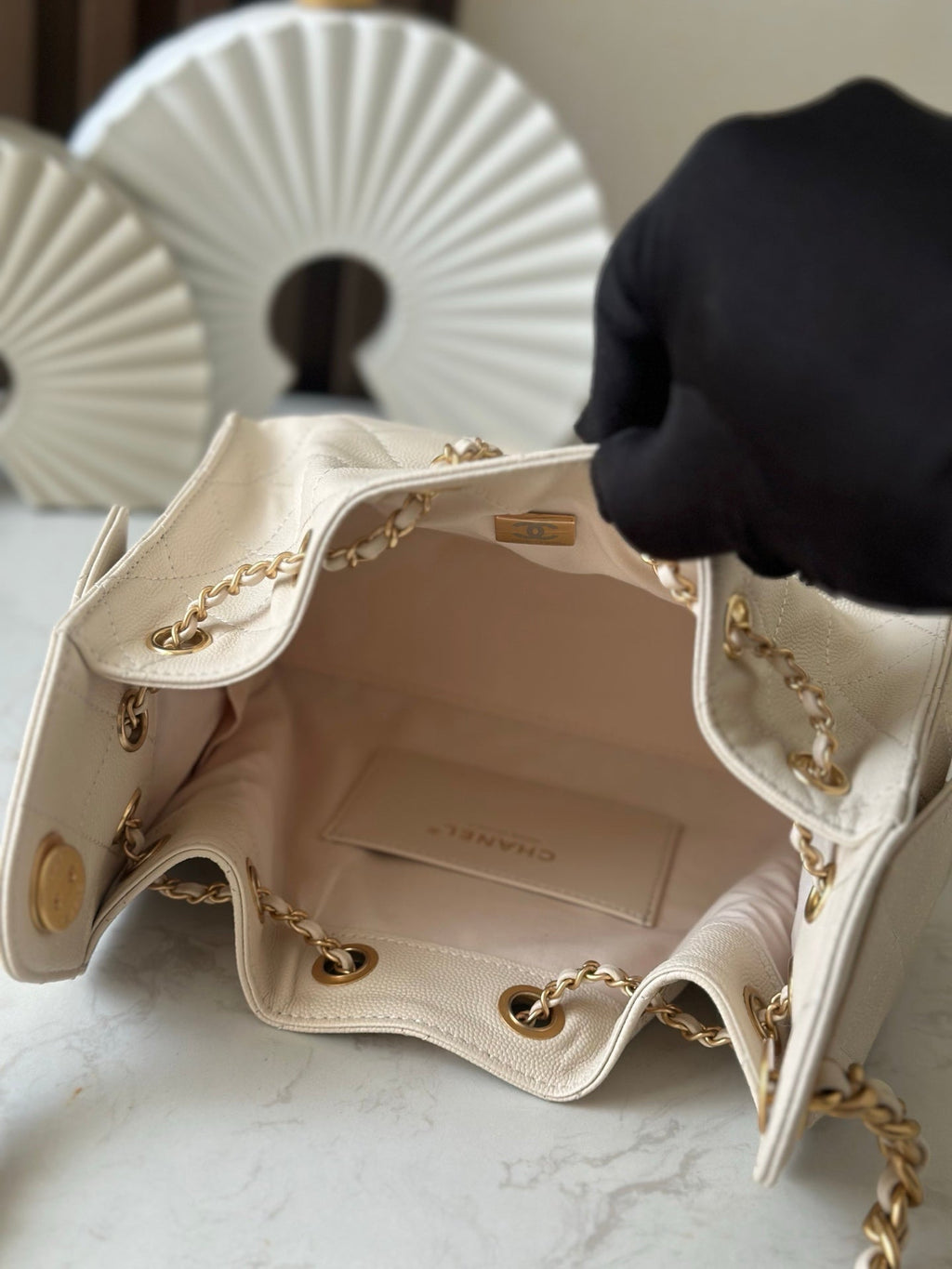 CHANEL 25S HOBO BAG 22 IN CREAM WHITE CALFSKIN GOLD HARDWARE