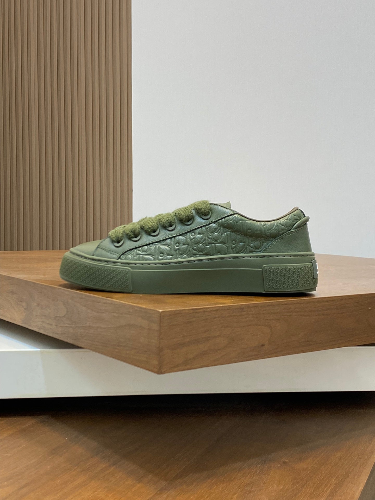 CD B33 SNEAKER PINE EMBOSSED CALFSKIN