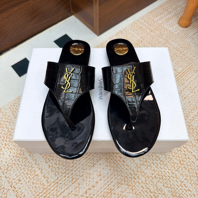 YSL 26S THONG SANDALS IN BLACK PATENT CROCODILE-EMBOSSED CALFSKIN
