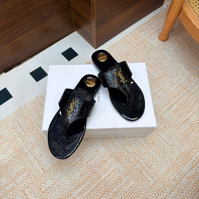 YSL 26S THONG SANDALS IN BLACK PATENT CROCODILE-EMBOSSED CALFSKIN