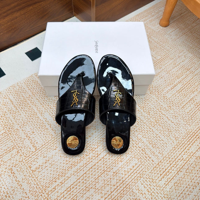 YSL 26S THONG SANDALS IN BLACK PATENT CROCODILE-EMBOSSED CALFSKIN