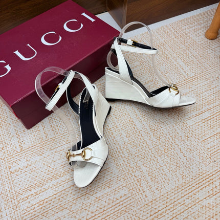 GUCCI 26S WEDGE SANDALS 80 MM IN WHITE CROCODILE EMBOSSED LEATHER