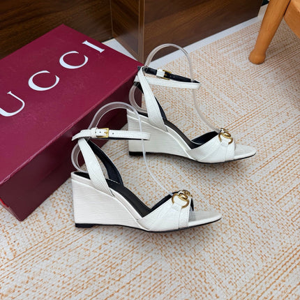 GUCCI 26S WEDGE SANDALS 80 MM IN WHITE CROCODILE EMBOSSED LEATHER