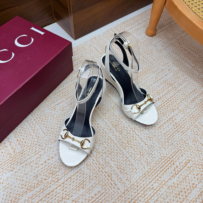 GUCCI 26S WEDGE SANDALS 80 MM IN WHITE CROCODILE EMBOSSED LEATHER