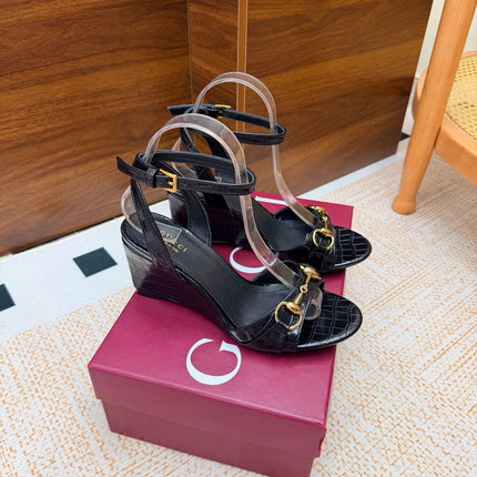 GUCCI 26S WEDGE SANDALS 80 MM IN BLACK CROCODILE EMBOSSED LEATHER