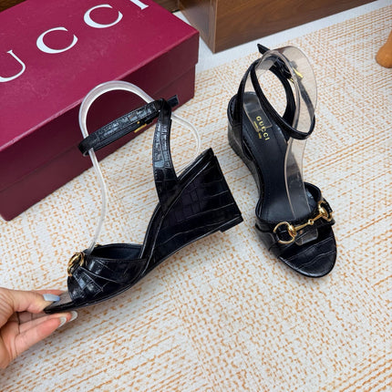 GUCCI 26S WEDGE SANDALS 80 MM IN BLACK CROCODILE EMBOSSED LEATHER