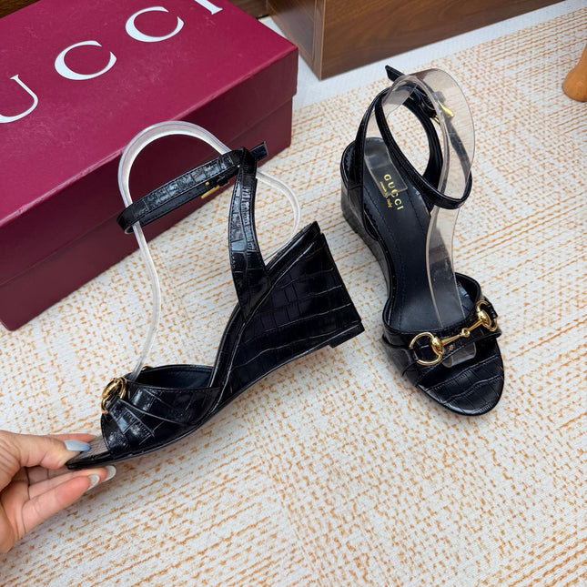 GUCCI 26S WEDGE SANDALS 80 MM IN BLACK CROCODILE EMBOSSED LEATHER