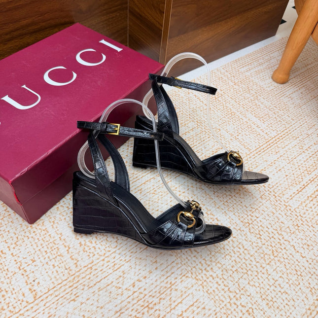 GUCCI 26S WEDGE SANDALS 80 MM IN BLACK CROCODILE EMBOSSED LEATHER