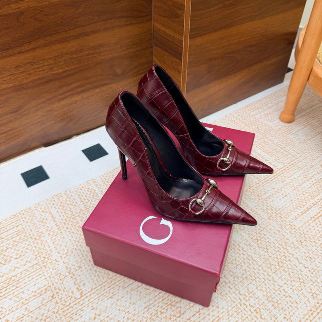 GUCCI 26S HORSEBIT PUMPS 105 MM IN DARK RED CROCODILE EMBOSSED LEATHER