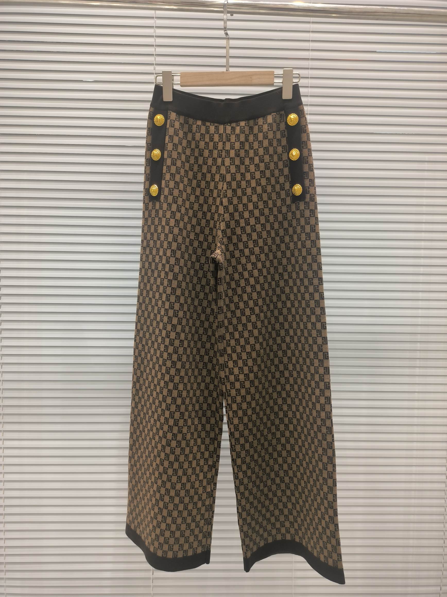 BALMAIN TOP AND STRAIGHT-LEG PANTS SET 24233 STYLE 2