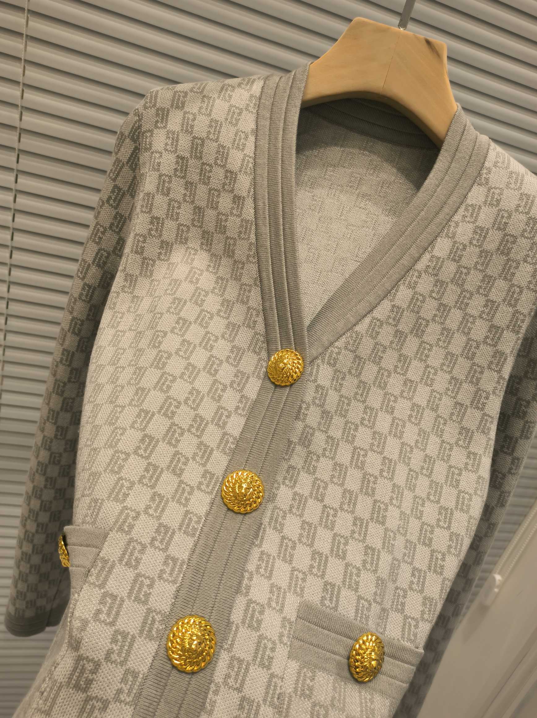 BALMAIN CARDIGAN 24300 STYLE 2
