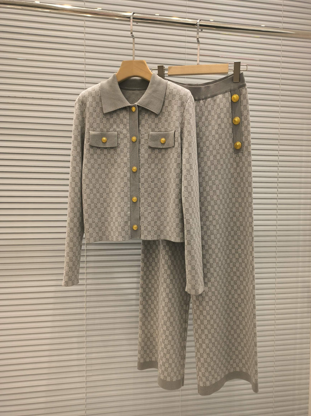 BALMAIN TOP AND STRAIGHT-LEG PANTS SET 24310 STYLE 1