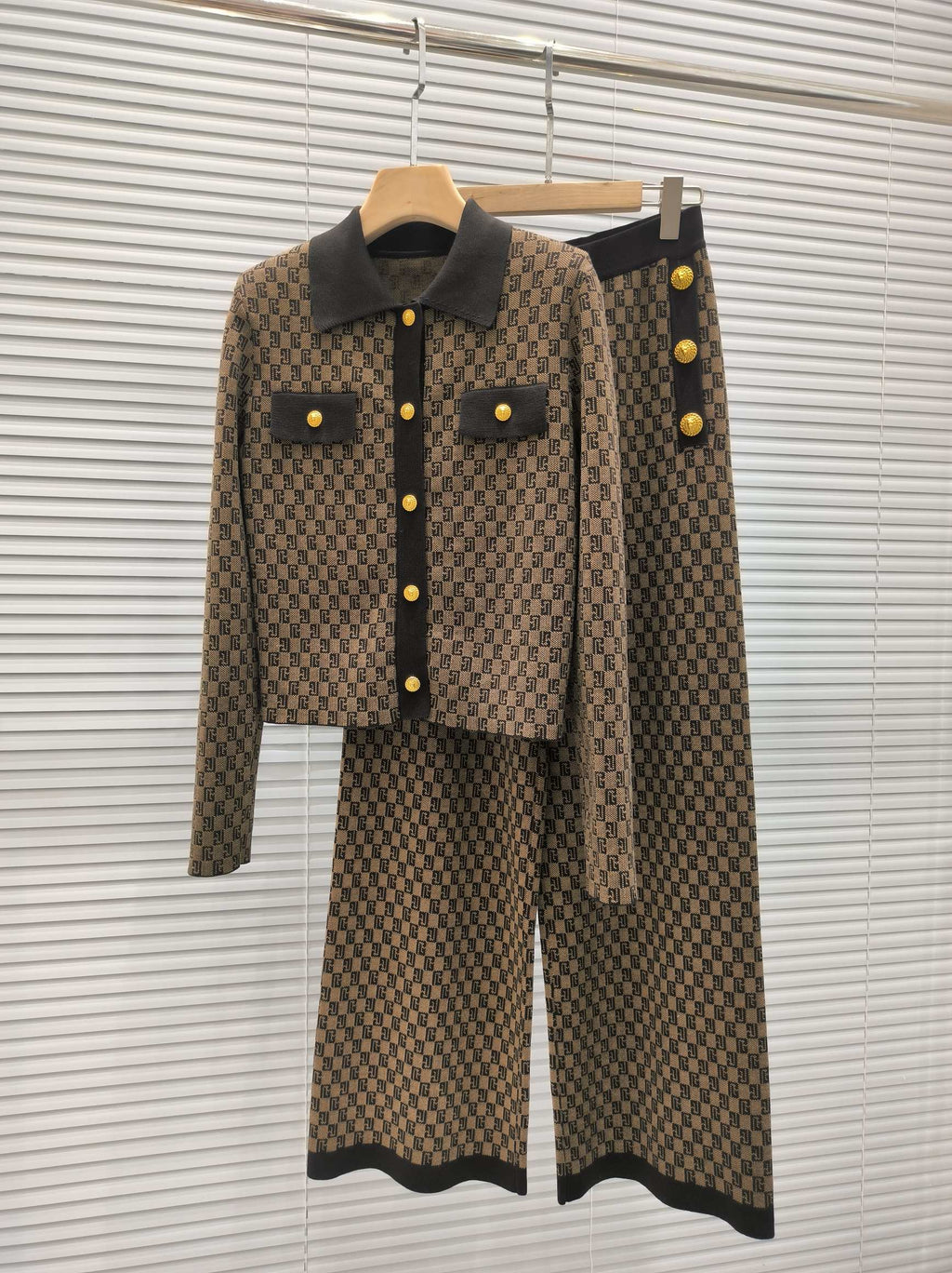 BALMAIN TOP AND STRAIGHT-LEG PANTS SET 24310 STYLE 2