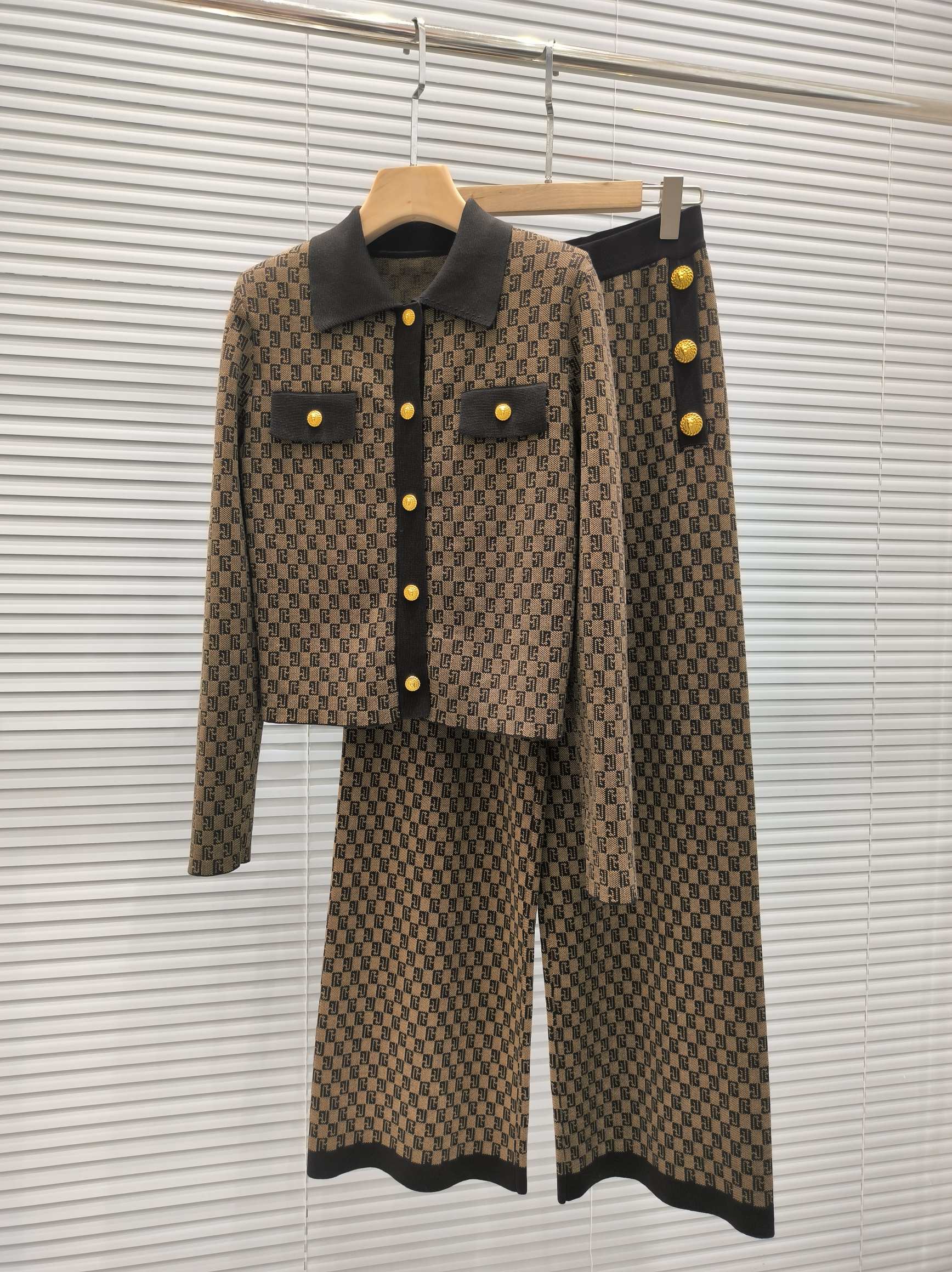 BALMAIN TOP AND STRAIGHT-LEG PANTS SET 24310 STYLE 2