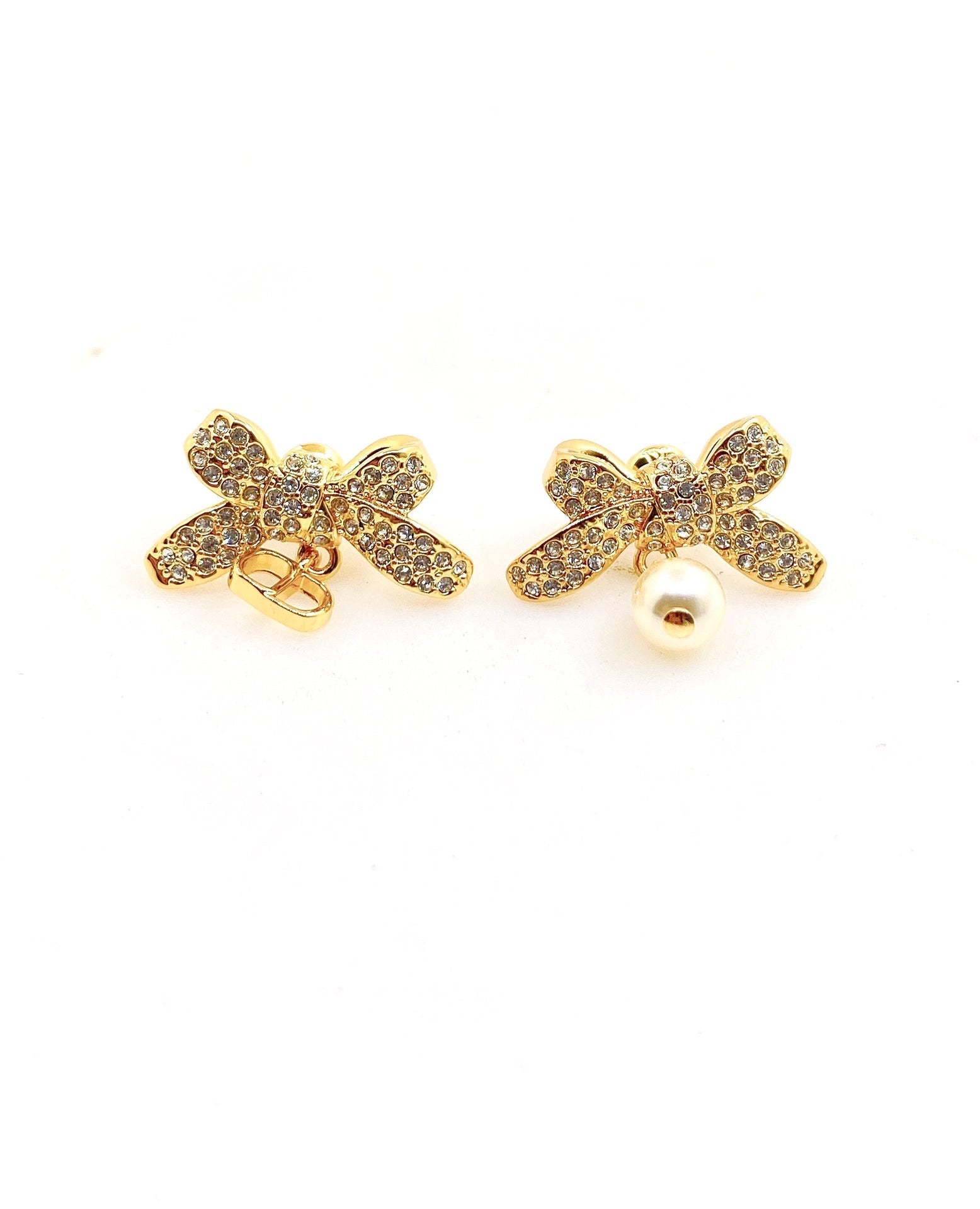 CD 26S CRYSTAL BOW PEARL DROP EARRINGS IN GOLD TONE METAL 644377