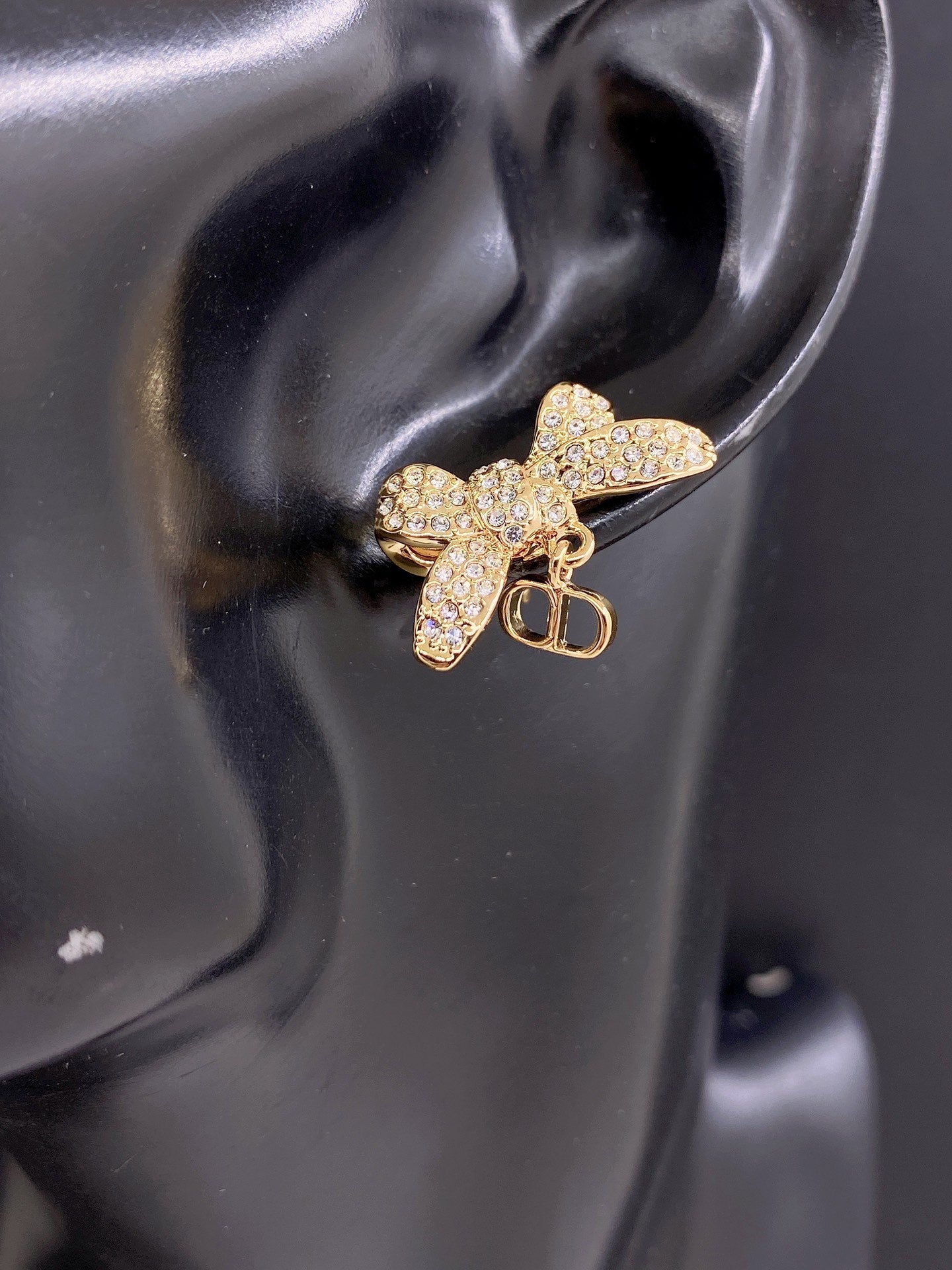 CD 26S CRYSTAL BOW PEARL DROP EARRINGS IN GOLD TONE METAL 644377
