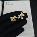 CD 26S CRYSTAL BOW PEARL DROP EARRINGS IN GOLD TONE METAL 644377