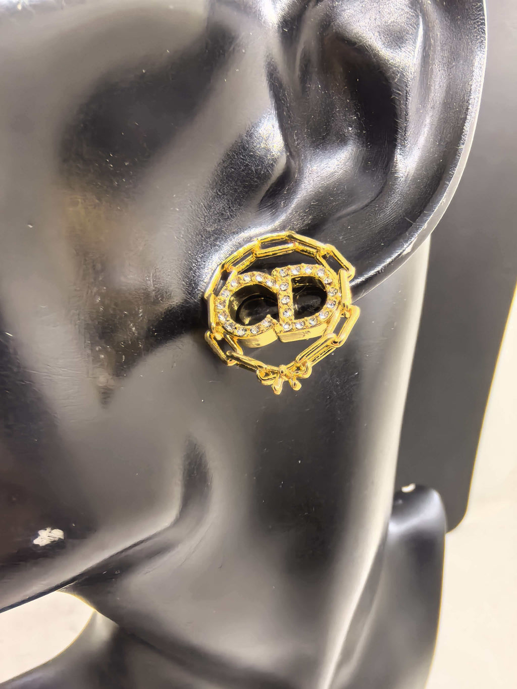 CD 26S CRYSTAL CHAIN LOGO STUD EARRINGS IN GOLD TONE METAL 645589