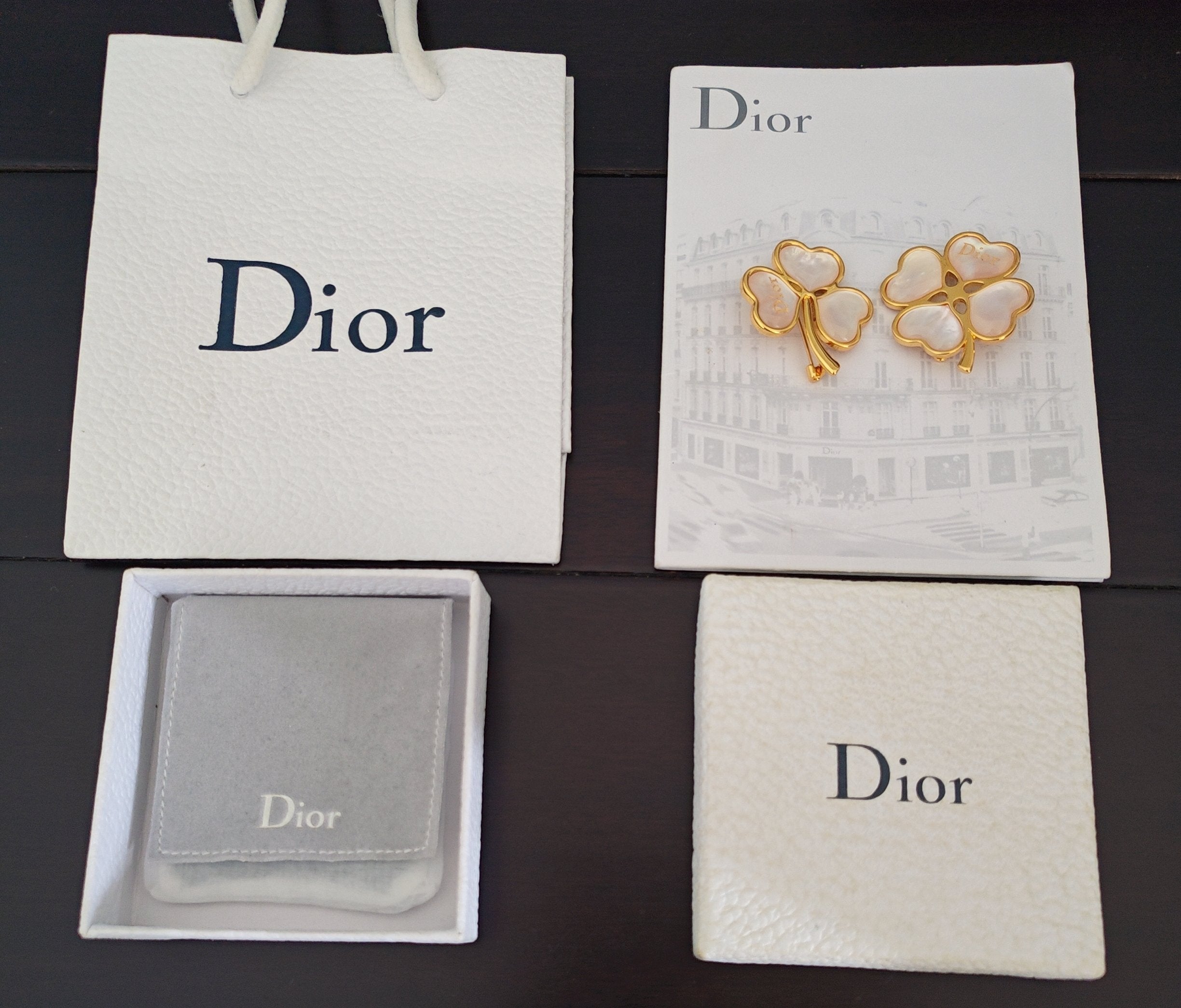 CD 26S CRYSTAL CHAIN LOGO STUD EARRINGS IN GOLD TONE METAL 645589