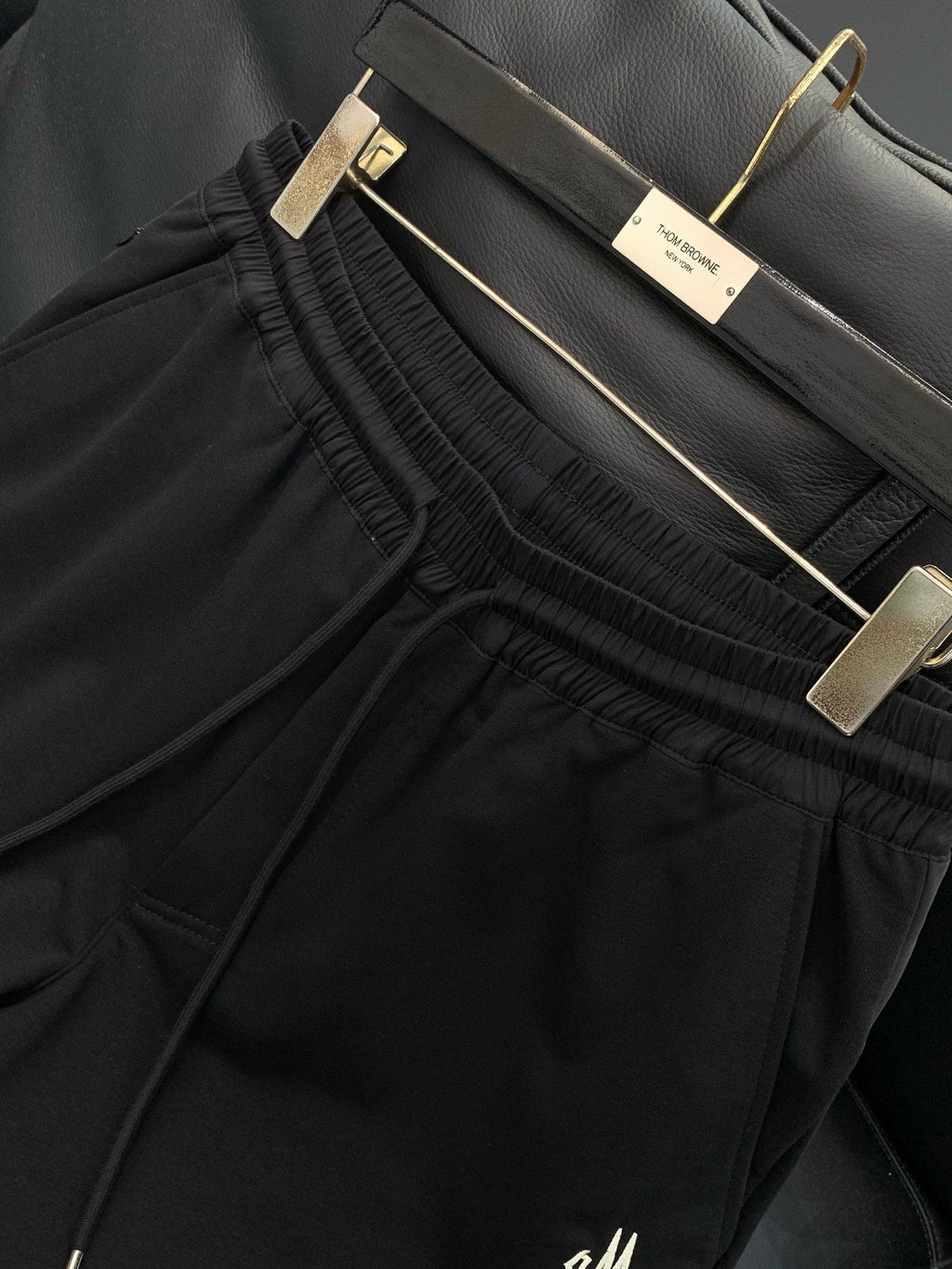 MONCLER 26S SHORTS 592