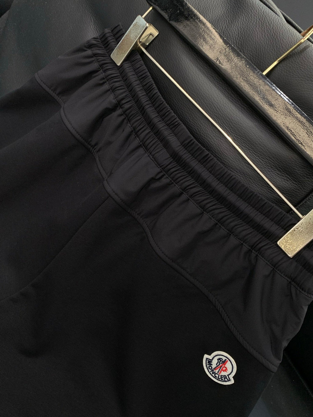 MONCLER 26S SHORTS 592