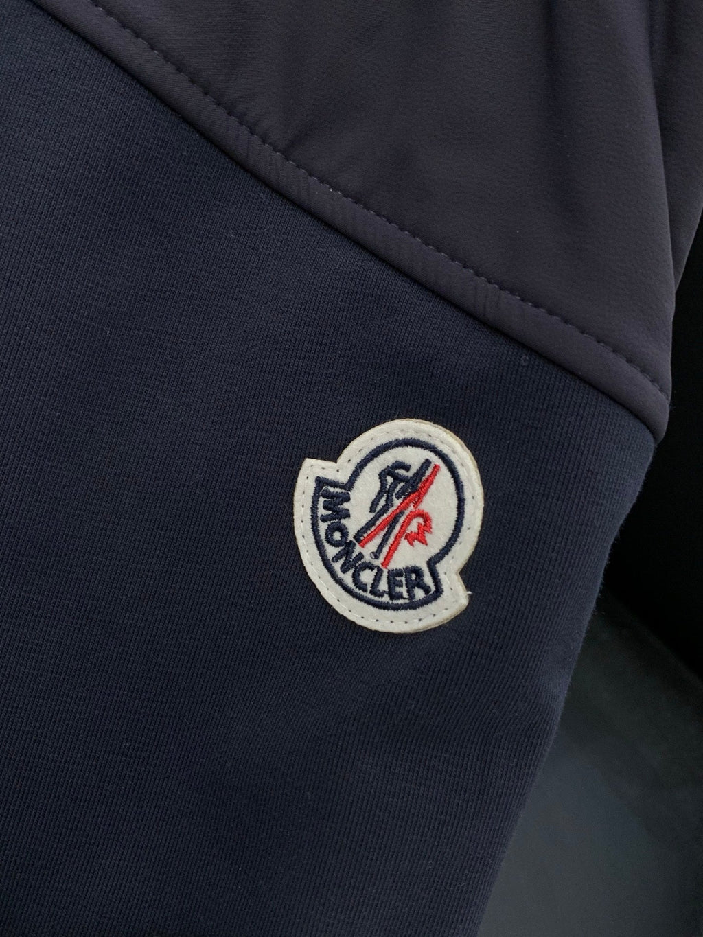 MONCLER 26S SHORTS 591